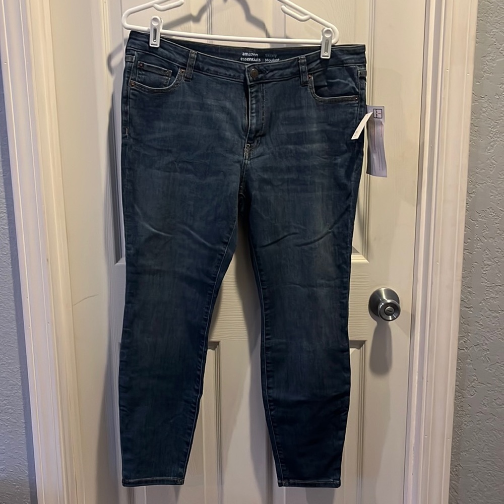 Amazon essentials jeans, size 16 short, skinny moulant.